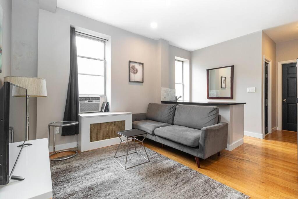 Renovated Lower East Side 2br 1ba Washer Dryer Appartamento